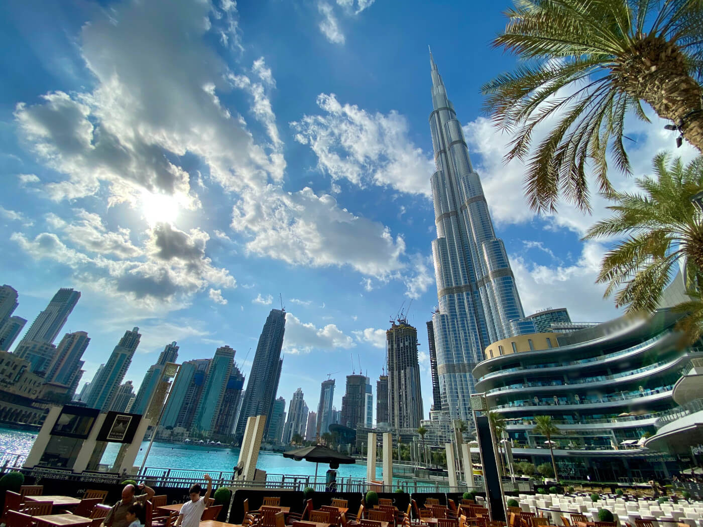 Dubai Downtown med Burj Khalifa, Dubai Fountain og Dubai Mall Dubai Downtown med Burj Khalifa, Dubai Fountain og Dubai Mall